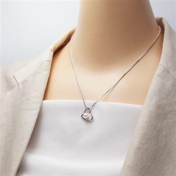 Doi Pearl Akoya Pearl Silver Heart-shaped Pendant on Sale